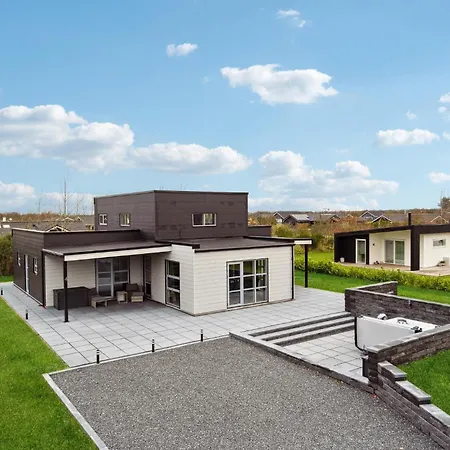 Gorgeous In With Kitchen Holiday home *