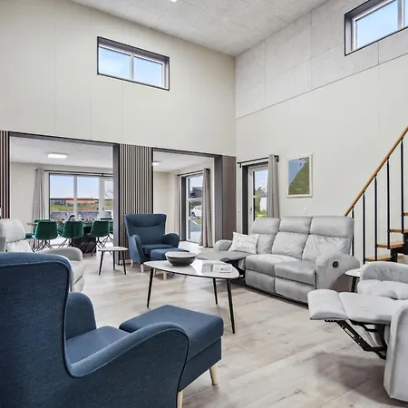 Gorgeous In With Kitchen Feriehus *